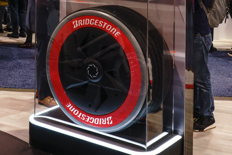 bridgestone_bezvozdushnye_gruzovye_shiny